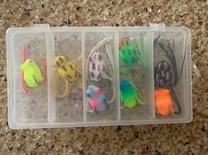8PC Micro Frog Lures W/Skirt & Tackle Box -Topwater - Panfish & Bass Beware - Picture 1 of 3