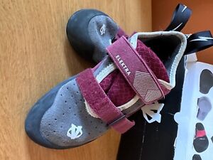 Evolv Electra Kids Rock Climbing Shoes size 6.5 (runs small)- Perfect condition 