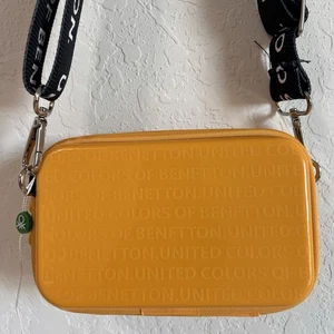 Borsa a tracolla United Colors of Benetton gialla tracolla regolabile - Foto 1 di 8