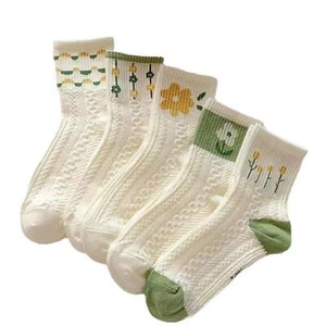Baumwollsocken mit Blumenmuster für Damen – kuschelig 5er-Pack für alle Jahreszeiten - Bild 1 von 8