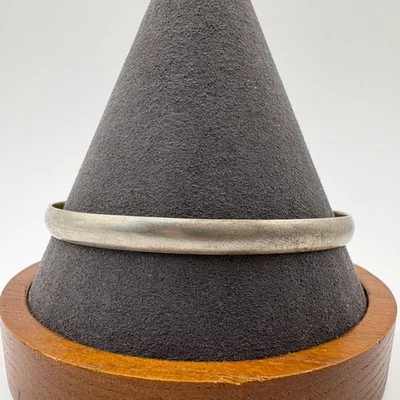 Brazalete Taxco tono plata latón 8,25 pulgadas redondo 6 mm ancho 15,41 g estampado Foto 1 de 4