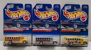 Hot Wheels Konvolut 3 Schulbusse 2 1999 Street Art, 1 1998 gemischte Signale - Bild 1 von 7