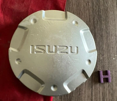 #H (1) ISUZU ASCENDER 2002-2004 SILVER CENTER CAP - 1 - 5142- 9594819 - OEM - Image 1 of 4