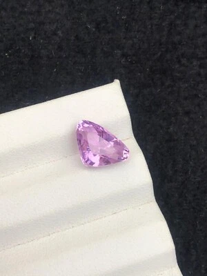 Piedra preciosa suelta de kuncita rosa de 5,75 quilates de Afganistán Foto 1 de 4