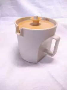 Tupperware Crema con Coperchio Alta 4" - Foto 1 di 4