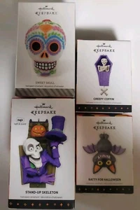 Hallmark Halloween Andenken Ornament Menge 4! Süßer Totenkopf, Fledermaus und mehr! Neu!  - Bild 1 von 2