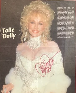 Dolly Parton 1946- US country singer autograph signed 8"x10" magazine picture - Picture 1 of 1
