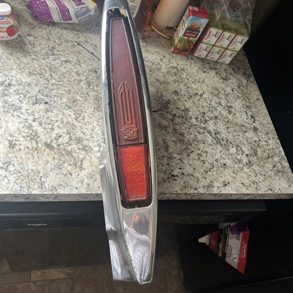 Cadillac 1978-1979 cupé Deville/Fleetwood conjunto de luces laterales derecho/pasajero Foto 1 de 4