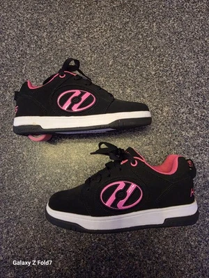 HEELYS Size 2 Kids "Voyager" Wheeled Shoes Black with Pink Mint Condition!  - Image 1 of 4