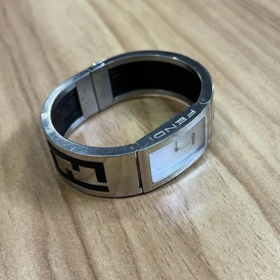 Relógio feminino Fendi 3250L fabricado na Suíça quartzo cristal de safira precisa de bateria! - Imagem 1 de 4