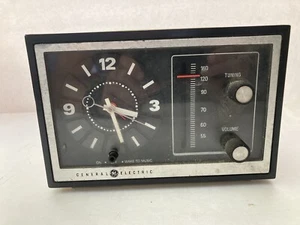 Vintage General Electric GE Desk Top Alarm Clock AM Radio Model # 7-4725A Beige - Picture 1 of 10