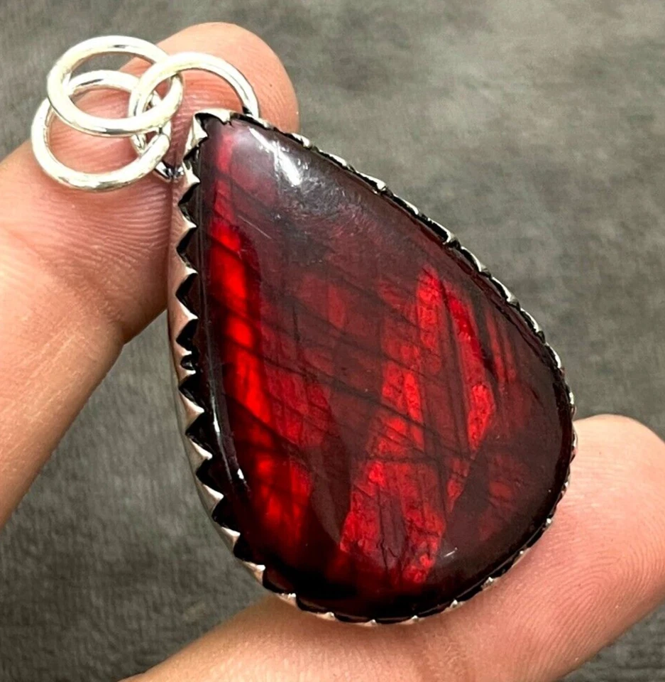 Colgante de joyería hecha a mano de plata de ley 925 con piedras preciosas de labradorita roja de 1,57" Foto 1 de 4