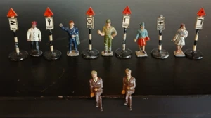 Estatuillas Eire y letreros de calle de juguete Meccano Dinky 13 piezas de colección - Imagen 1 de 24