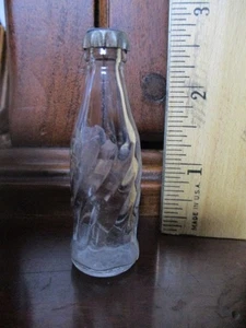 Pepsi Cola Flasche Swirl Glas Miniatur 2,5" Mini mit Verschluss - Bild 1 von 3