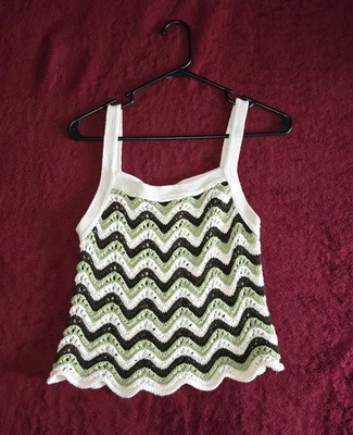 Camiseta sin mangas recortada de ganchillo verde marrón y blanco patrón Chevron talla S Foto 1 de 2