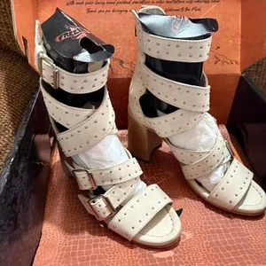 Freebird Women's White and Cream Sandals - Picture 1 of 8