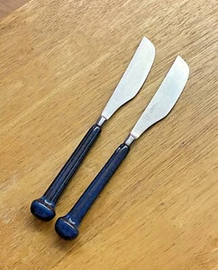 2 Cuchillos de Cena Inoxidable DENBY Sheffield Inglaterra Azul Medianoche 8 3/4 Pulgadas - Imagen 1 de 2