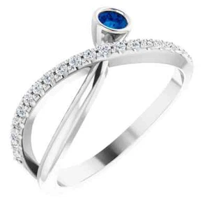 Anillo de diamantes naturales y zafiro azul natural blanco 14K de 1/5 CTW - Imagen 1 de 5