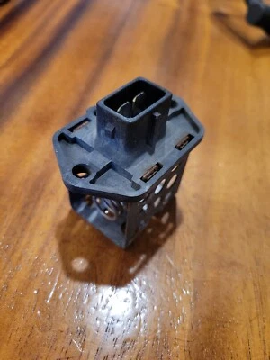 Módulo de relé de resistencia del ventilador de refrigeración Ford Focus 2000-07 2 pines p1109b38 Foto 1 de 3