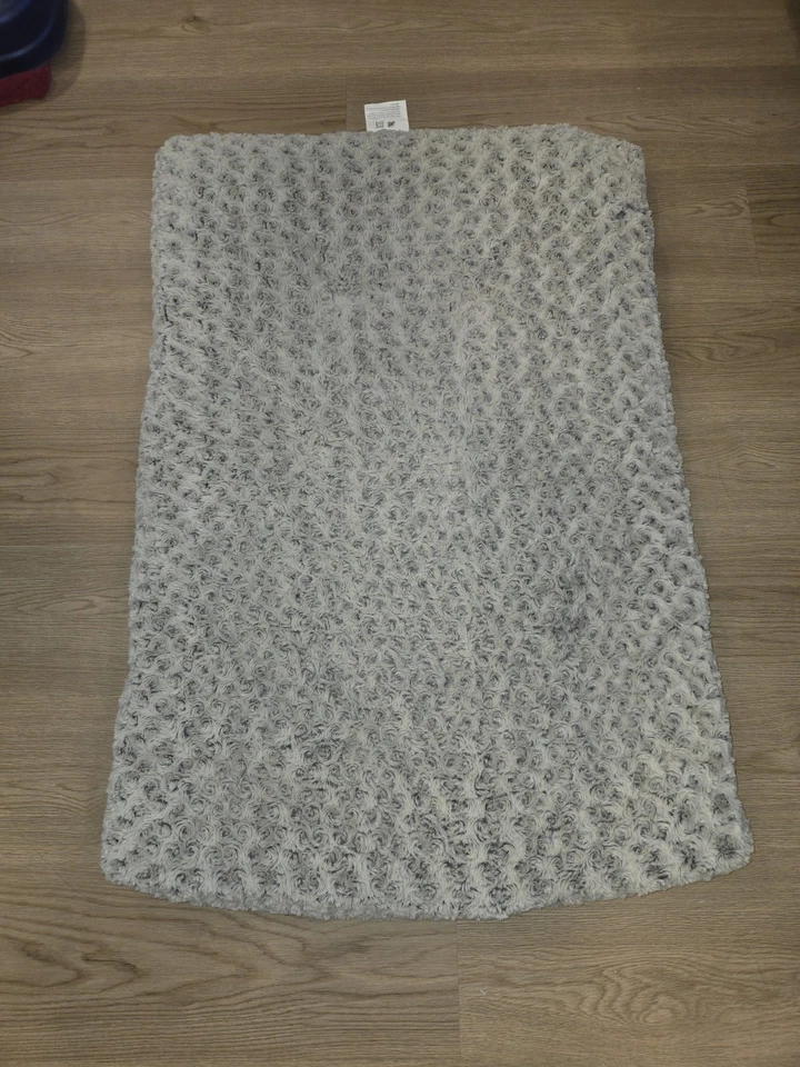 Hollywood Feed Dog Crate Bed - Plush Swirl Mat 41" x 26" - Image 1 of 4