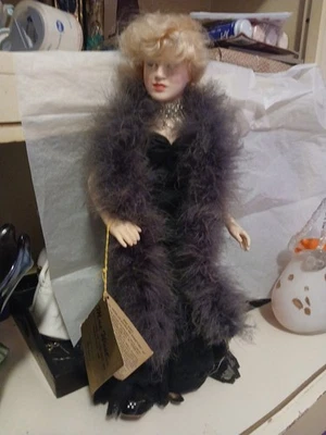 Muñeca de colección Mae West 1982 Legends Series Effanbee 18" de alto con etiquetas Foto 1 de 3