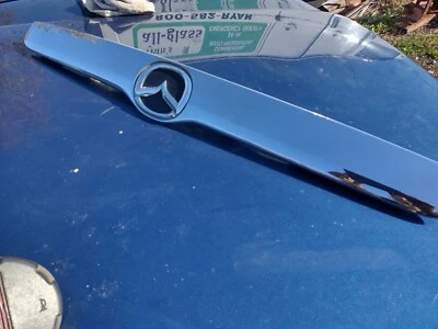 Mazda Tribute 2003-2006 adorno trasero moldura panel cromo puerta levadiza mtd fabricante de equipos originales Foto 1 de 4