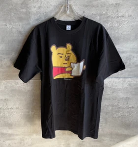 Camiseta RARA Disney Japón Winnie the Pooh Presidente Xi Jinping Covid Protesta XL - Imagen 1 de 8