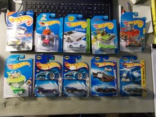 LOT OF 10 HOT WHEELS MOVIE CARS BATMAN , 007 , SIMPSONS , SNOOPY , JETSONS ++