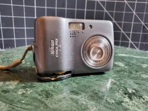 Nikon Coolpix L2 6.0MP Compact Digital Camera Silver Tested - Picture 1 of 5