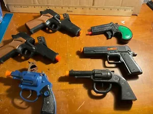 6 – Vintage Plastic Cap guns, all plastic. 3 are Dart Toy guns, 3 take tape cap - Picture 1 of 16