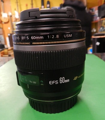 Canon EF-S 60 mm F/2.8 USM Objektiv - Bild 1 von 4