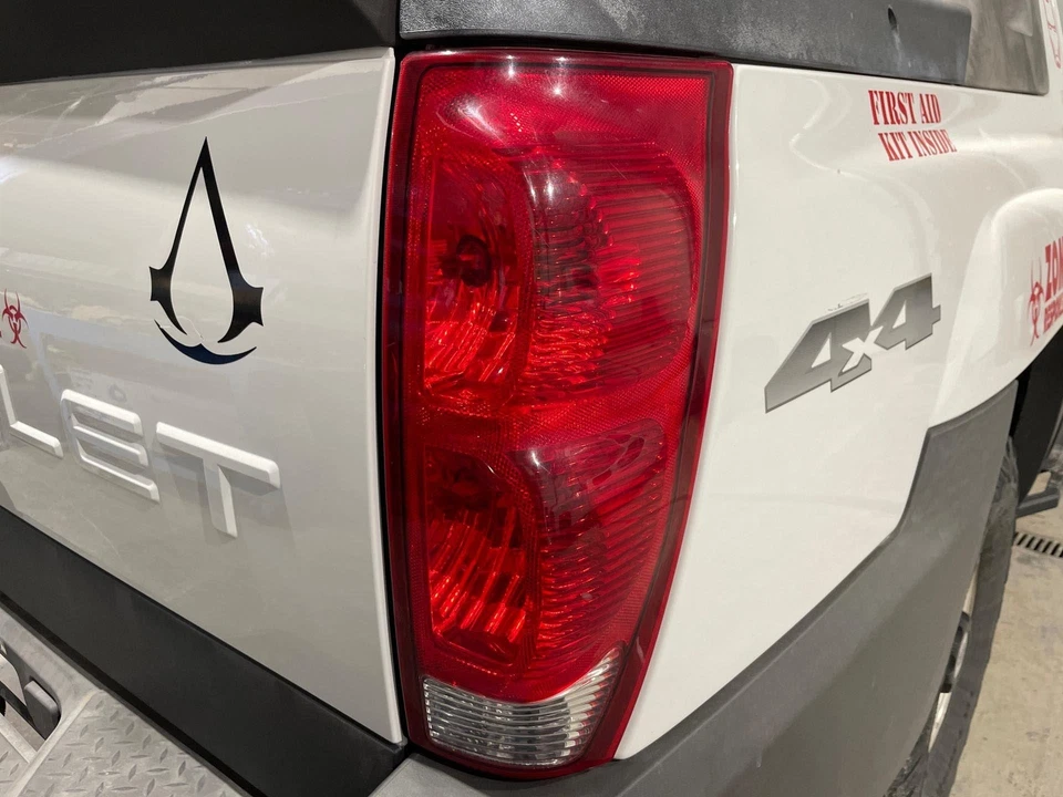 2002 - 2006 Chevy Avalanche 2500 пассажирский RH тормозной фонарь задняя лампа * (царапины) - Изображение 1 из 1