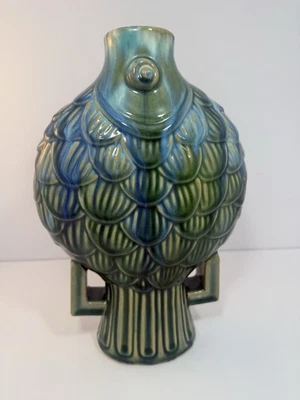 "Florero de cerámica azul verde con textura escamas costeras mango cuadrado peces 12"" de alto" Foto 1 de 4