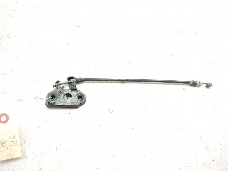 04-09 Cable de bloqueo de pestillo de asiento Triumph Rocket 3 III Foto 1 de 4