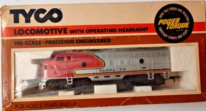 HO Scale Tyco Santa Fe F9 Diesel Locomotive no 4015 - Picture 1 of 7