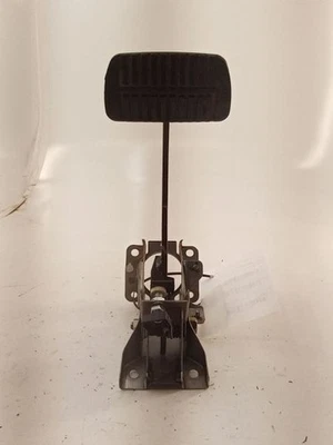 2003 04 2005 Subaru Forester LL Bean Edt. Conjunto de pedal de freno probado por OEM  Foto 1 de 4