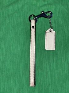 ๐ COACH IVORYr PATENT LEATHER Wristlet CHARM KEYCHAIN HANG TAG ๐ท๏ธ 2โ - Picture 1 of 7