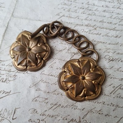 BOUCLE de Cape Ancienne Religieuse 1900 Eglise Laiton - Photo 1/4