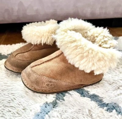 Botas de piel UGG para niños pequeños, niño o niña - talla 4/5 Foto 1 de 4