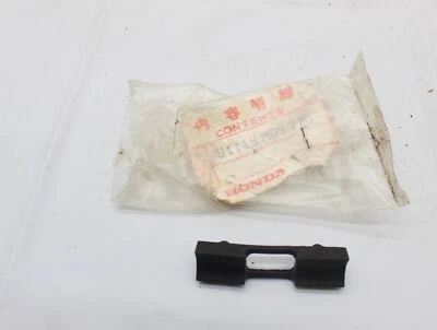 1986 Honda Goldwing 1200 Rear Trunk Compartment RUBBER CENTER 81118-MG9-770 - Image 1 of 4