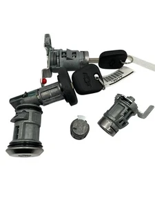 2014-2020 NEW OEM CHEVY SILVERADO IGNITION DOOR TAILGATE LOCK CYLINDER SET 2KEYS - Picture 1 of 1