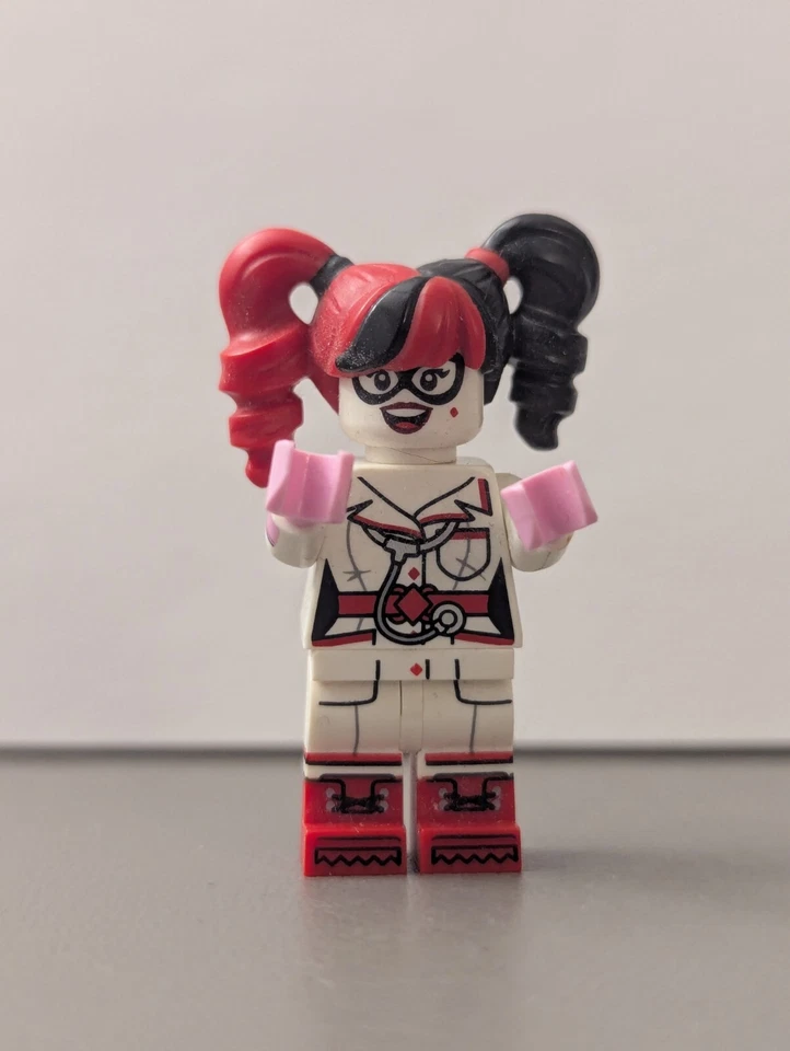 Мини-фигурка LEGO Harley Quinn DC Batman серия 1 медсестра (C) - Изображение 1 из 4