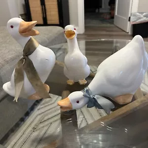 Vintage Trio Of Ceramic Ducks Figurines - Picture 1 of 21