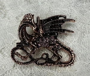 Spilla drago volante color oro rosa spilla strass rossi rosa e neri - Foto 1 di 5
