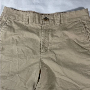 Old Navy womens khaki Everyday flat front 4.5" inseam chino shorts - size 6 - Picture 1 of 10