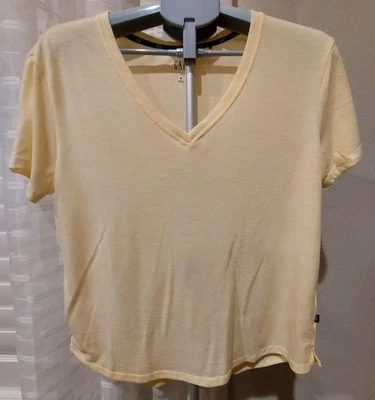 Camiseta GAP mezcla de lino talla mediana para mujer amarillo pálido manga corta cuello en V Foto 1 de 4