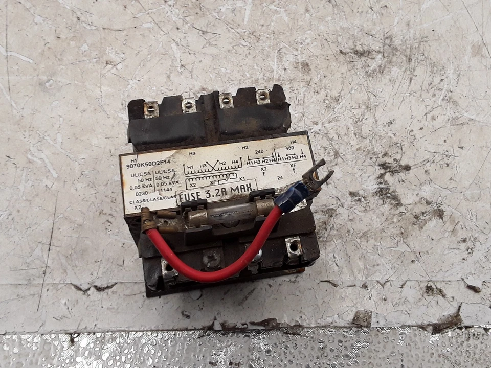 Transformador cuadrado D9070K50D2F14 Foto 1 de 2