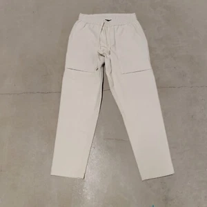 Pantaloni CUTS Icon pull on cropped uomo beige medi comodi coulisse usati in ottime condizioni - Foto 1 di 15