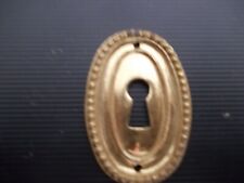 Entrée de serrure  ovale  avec guirlande perlée style Louis XVI