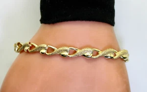 Precioso y único brazalete de 6,2 mm con textura de oro amarillo de 14K para dama 7,25", 8,8 gramos - Imagen 1 de 5